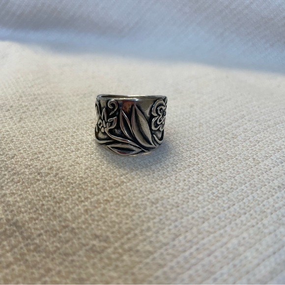 Sterling Silver Flower and Leaf ring - Picture 8 of 10
